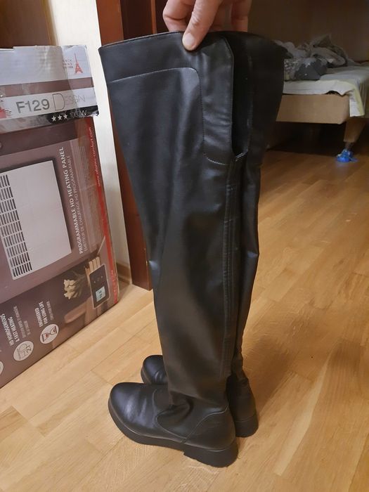 Стильные высокие ботфорты. 39 размер