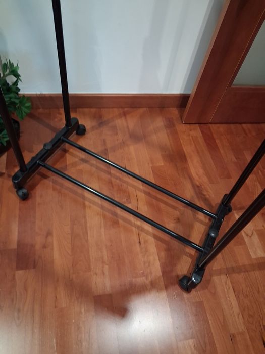 Charriot Ikea cromado e preto