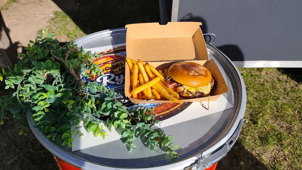 Wynajem Food Trucka na Eventy, Wesela i Imprezy | Ryba i Buła