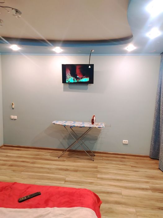 ПОЧАСОВО ПОСУТОЧНО квартира ж/д Вокзал .ц.Рынок .Smart tv