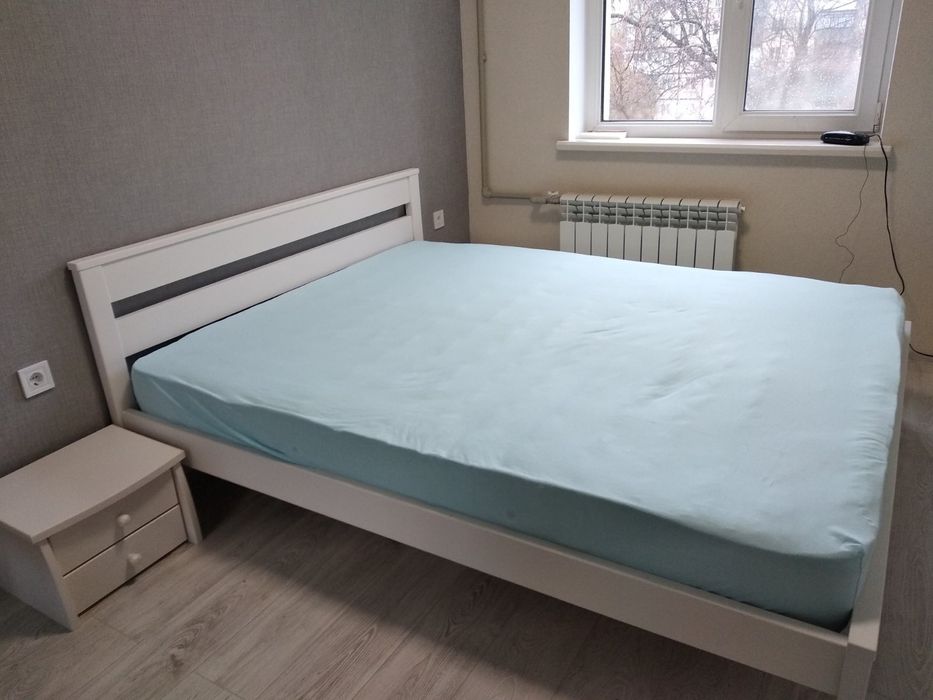 Ліжко двоспальне .матеріал дерево. Ліжко біле