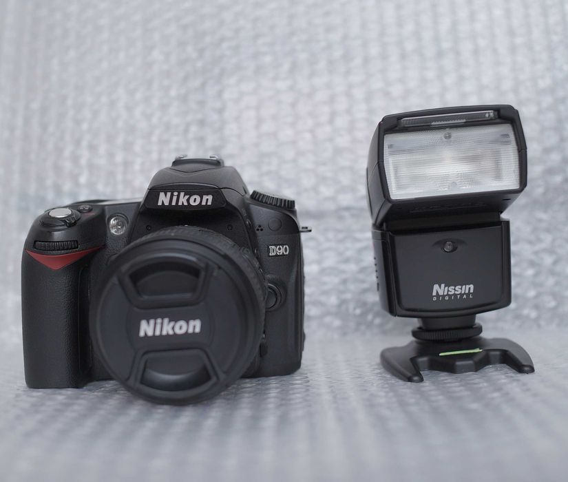 Nikon D90 +Nikon AF-S 50mm F1.8 G+ Nikon AF 35- 135 Macro +Flash