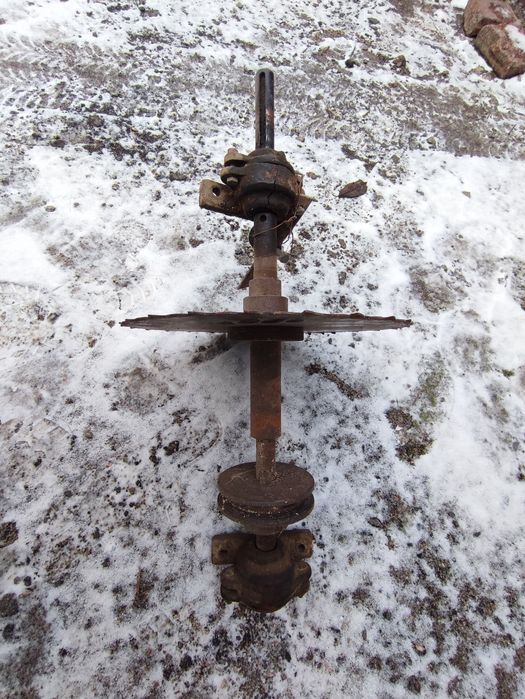 Вал циркулярки з пильним диском