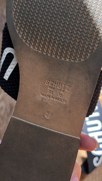 Шльопанці schutz