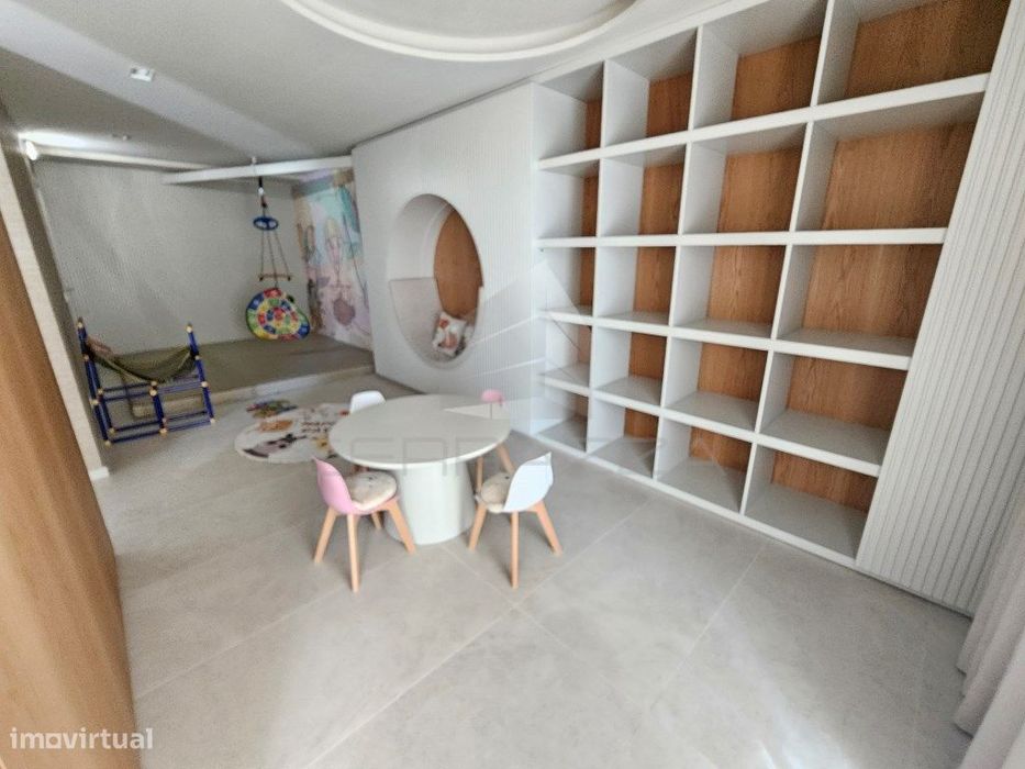 Apartamento T3 Na Alameda Dos Jardins Da Arrábida Com Vista Mar
