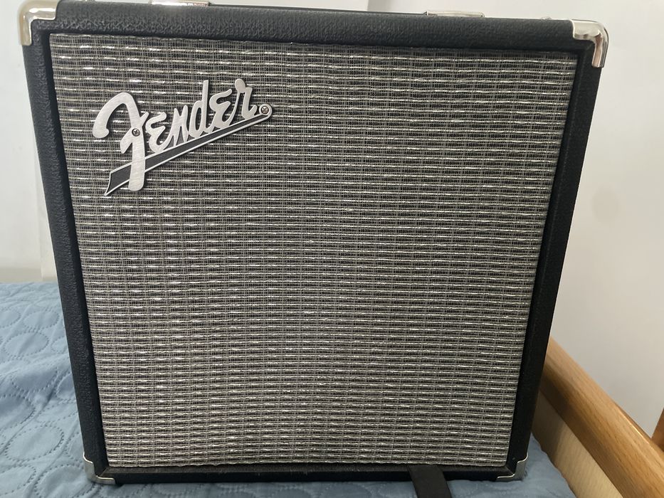 Conjunto Baixo Fender com Amplificador