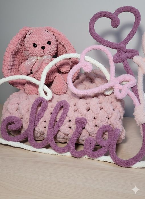 В'язані імена в стилі трикотин, пледи, іграшки амігурумі