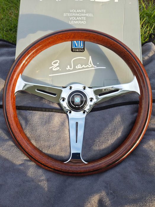 Volantes Réplicas Nardi, Momo, OMP, Sparco, etc.
