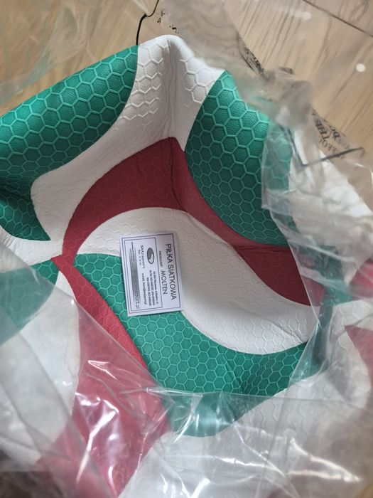 Piłka siatkowa V5M5000 3 sztuki