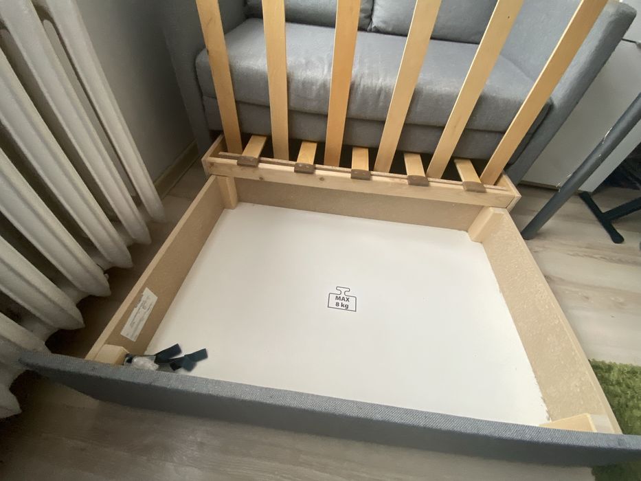 Sofa rozkladana z pojemnikiem na posciel