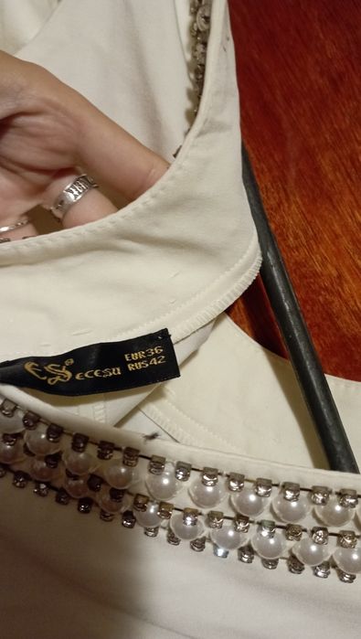 Вишукане біле плаття