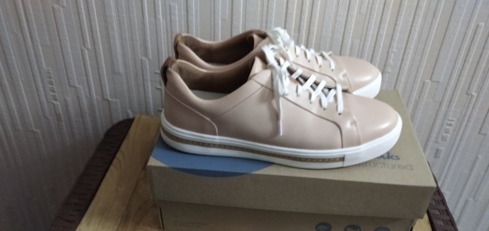 Продам полуботинки clarks