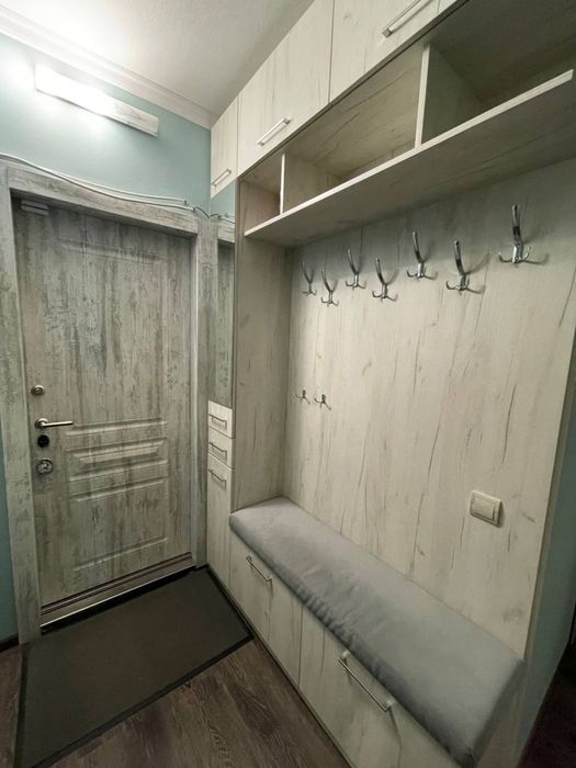 Продам 5 кімнатну квартиру. Район ДНС. Василя  Стуса