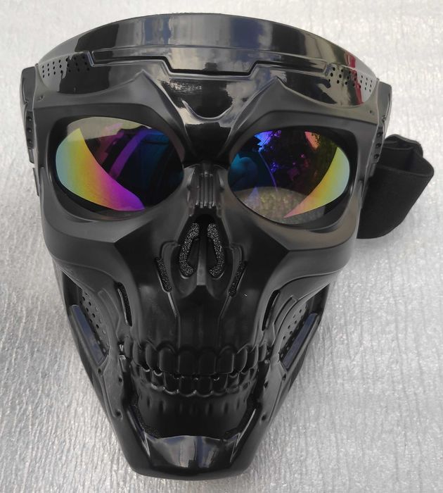 Мотоциклетна маска у вигляді черепа з тонованими лінзами. Пластикова.