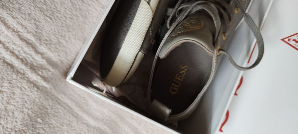 Tenisówki marli Guess.