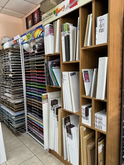 Продам меблі та обладнання для магазину канцтоварів