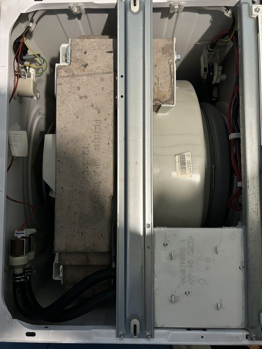 Продаю стиральную машину Whirlpool