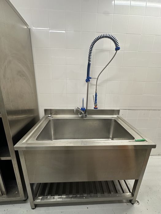 Bancada em inox com cuba grande