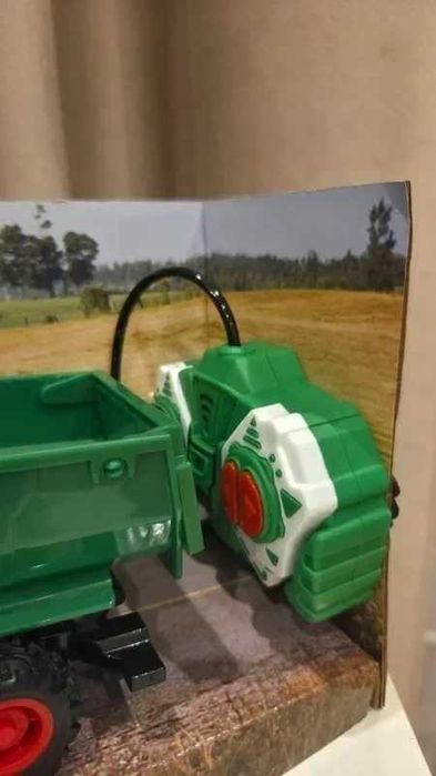 Traktor Zabawka Zdalnie Sterowany z Przyczepą Ciągnik na Pilot