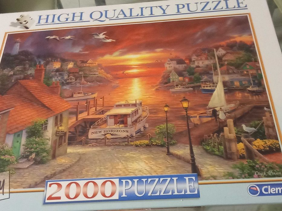 Vendo 2 puzzles novos de alta qualidade ainda fechados  com 2000 mil p