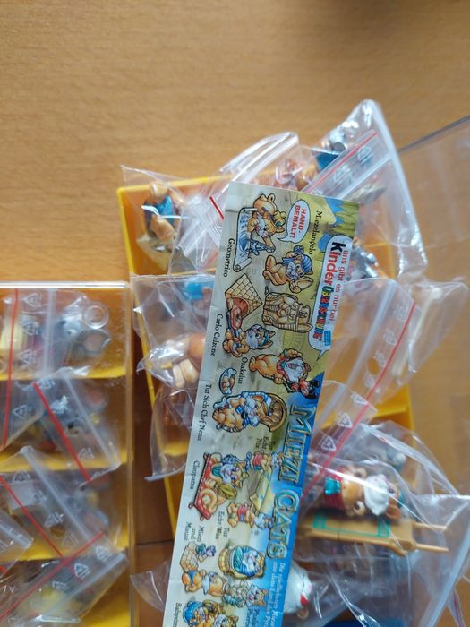 Zabawki kinder ferrero lata 90-00
