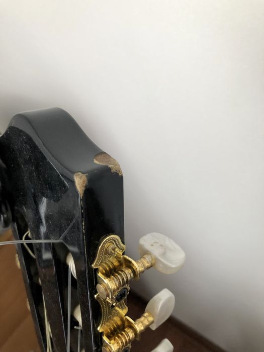 Vendo duas guitarras em bom estado !!