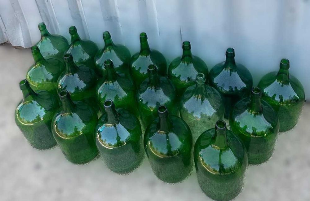 Garrafões antigos de 5 Litros, castanhos e verdes