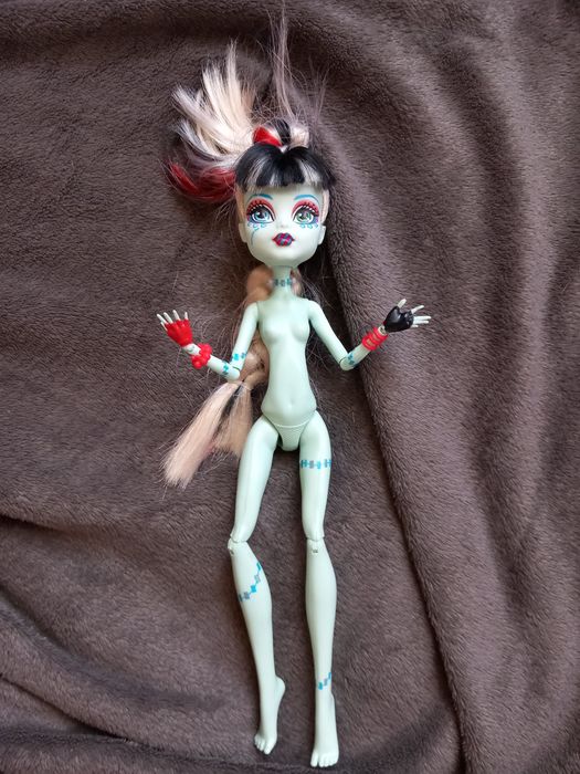 Frankie stein monster high sweter screams