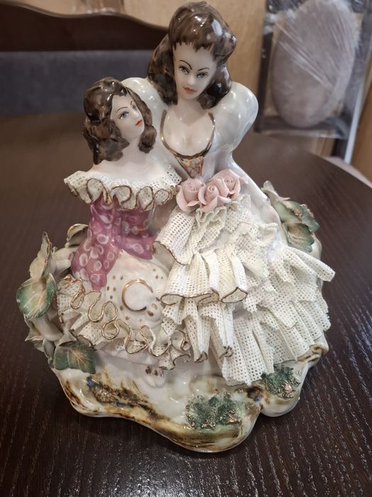 Порцелянова статуетка , мама і дитина , румунія ,onelia