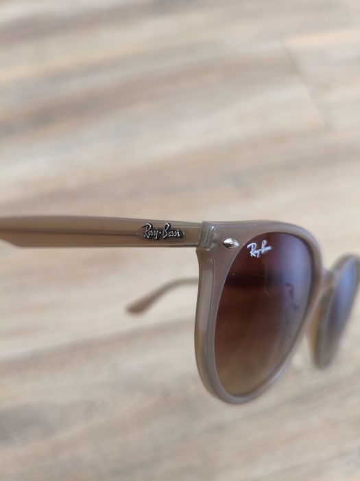 Óculos de sol Rayban danificados
