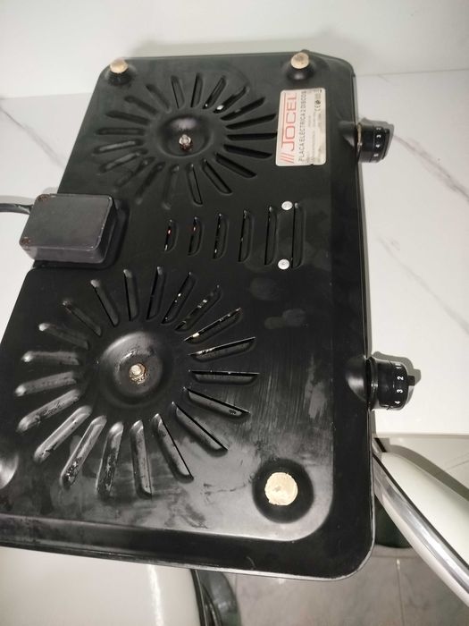 Fogão eléctrico jocel em bom estado e funcional.