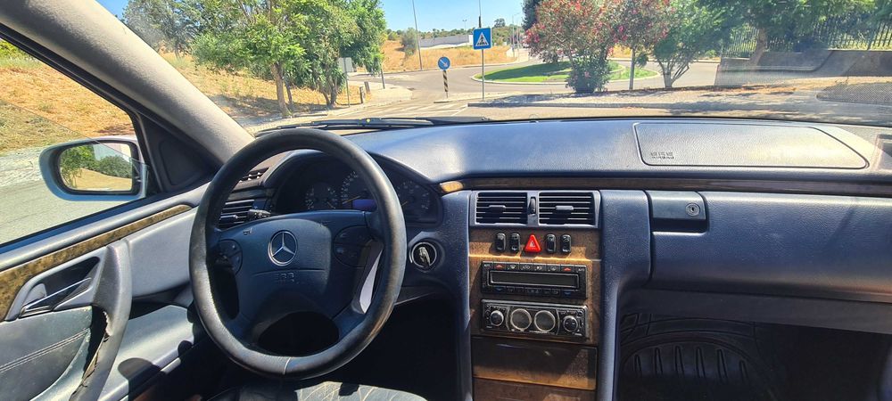 Mercedes-Benz E 220 CDI