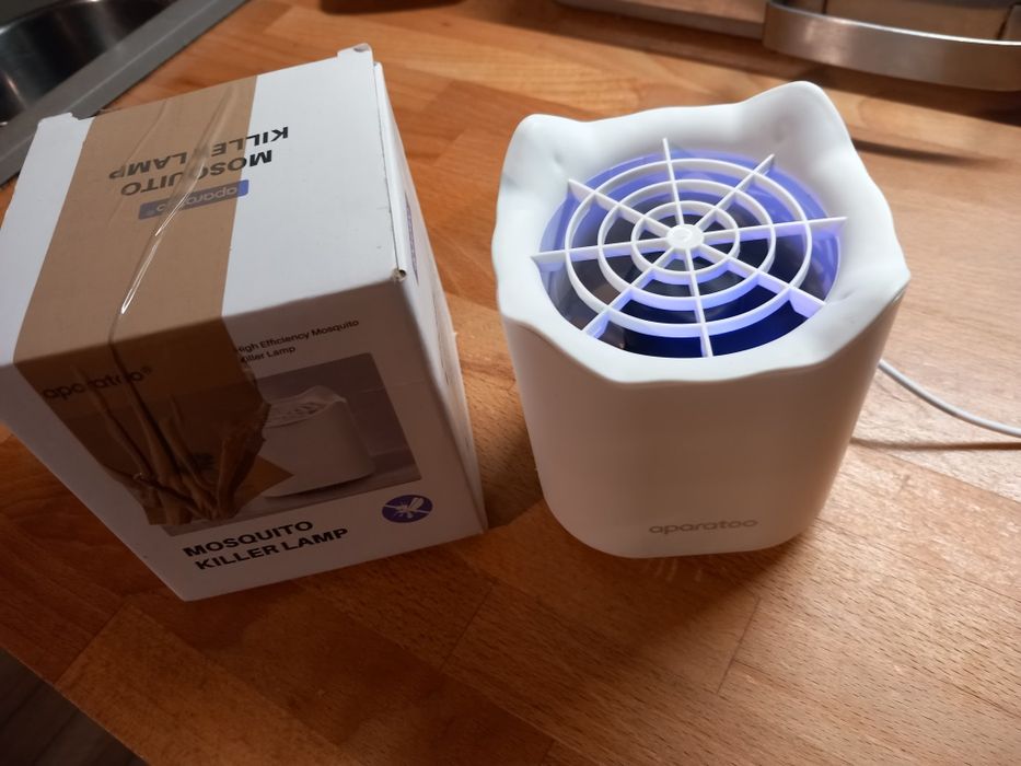 Lampka owadobójcza. Pułapka na komary AVVATTO