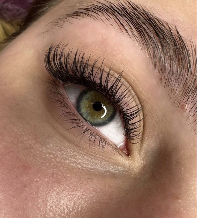 Przedluzanie/laminacje rzes/brwi