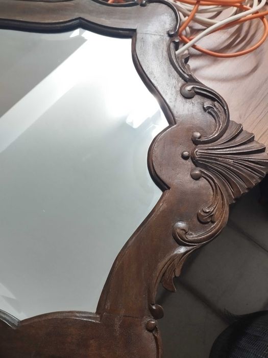 Espelho antigo de madeira maciça trabalhada