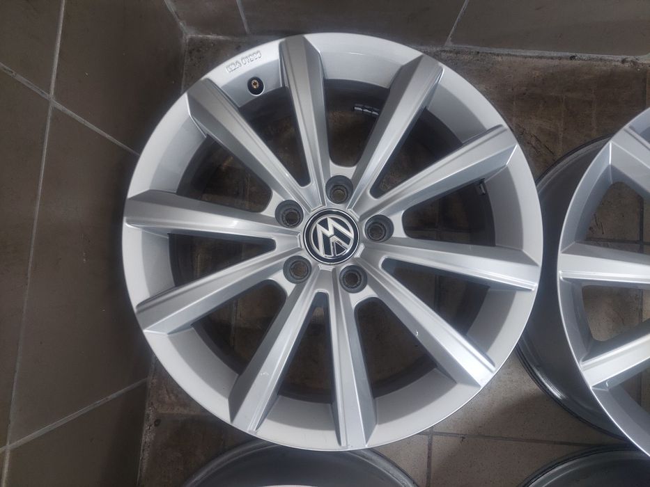 Оригінальні легкосплавні диски Volkswagen Passat Tiguan R17 5×112