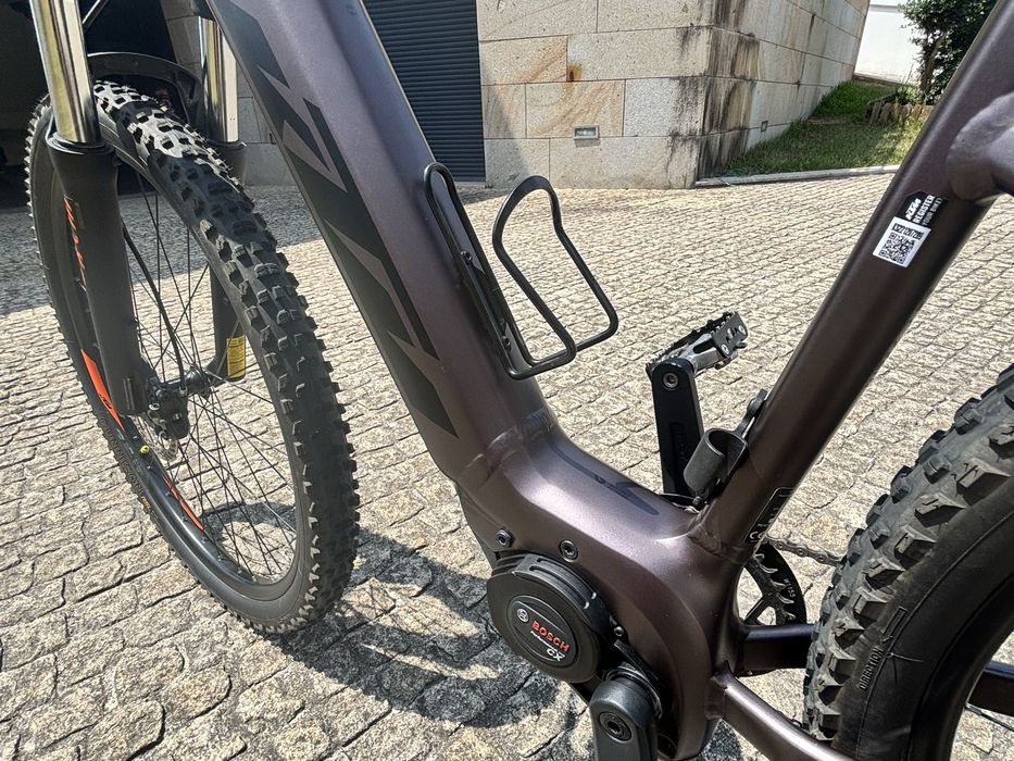 KTM Macina Race 592 em estado irrepreensível