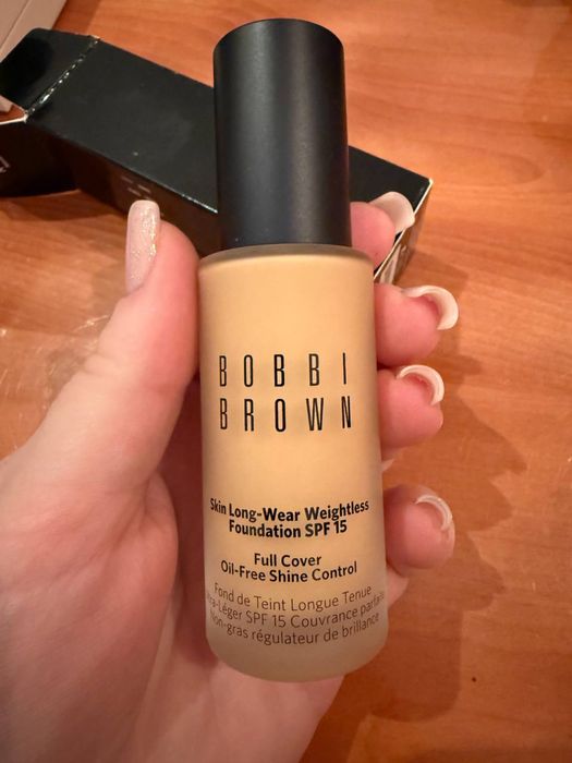 Тональна основа Bobbi Brown