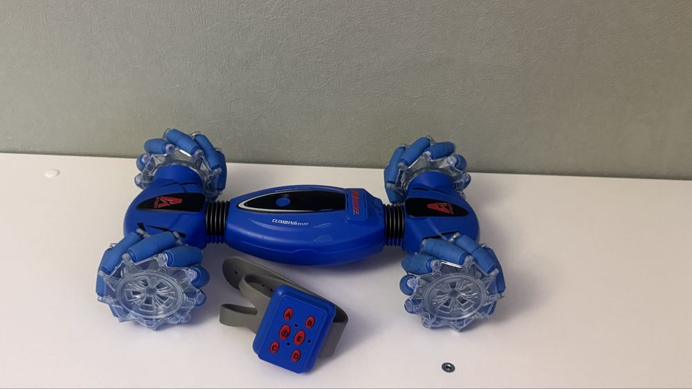 Машинка на радіокеруванні