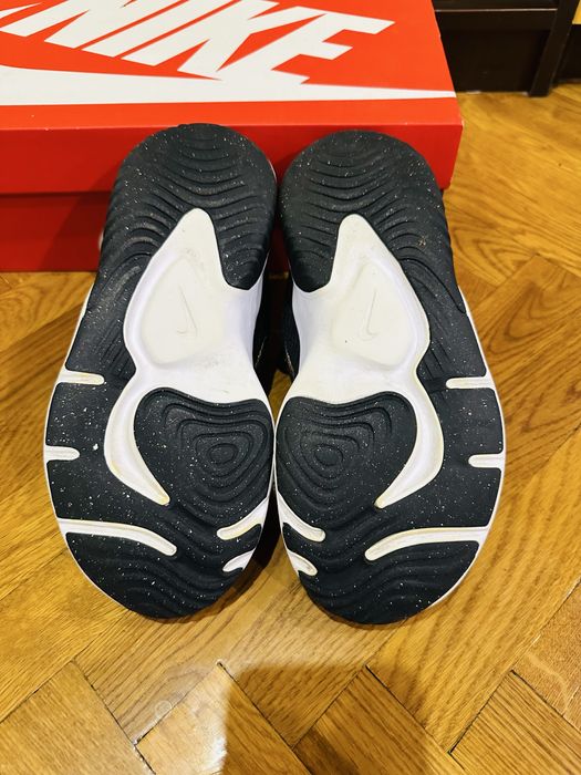 Кроссовки Nike Legend Essential размер 37,5