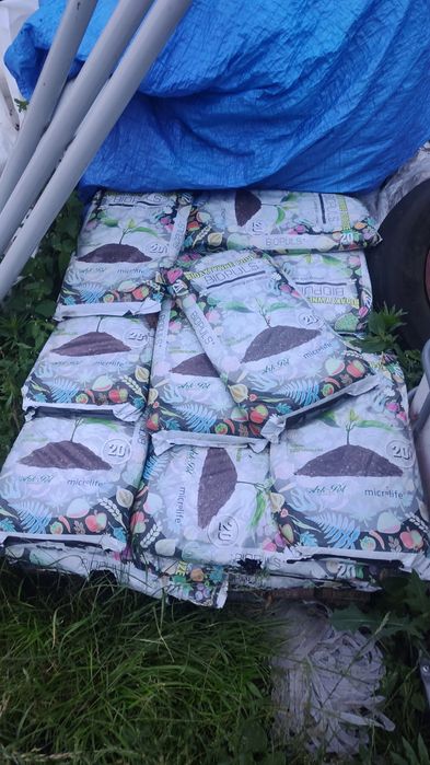 Sprzedam ziemię kwiatową