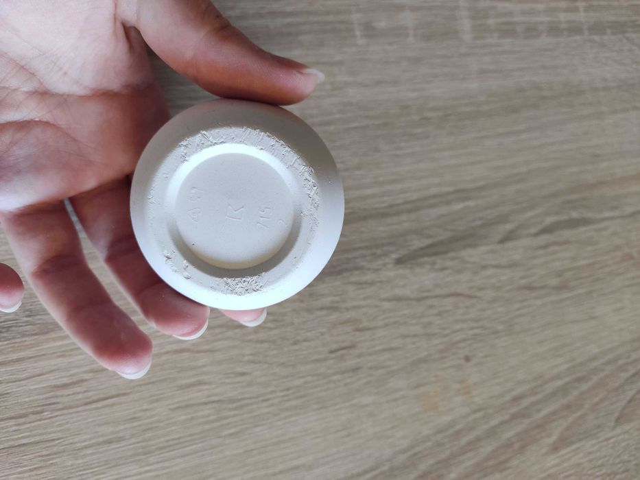 Dwie kostki wapienno-mineralne dla ptaków, papug