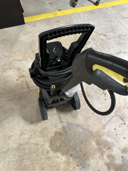 Maquina de lavar á pressao em muito bom estado