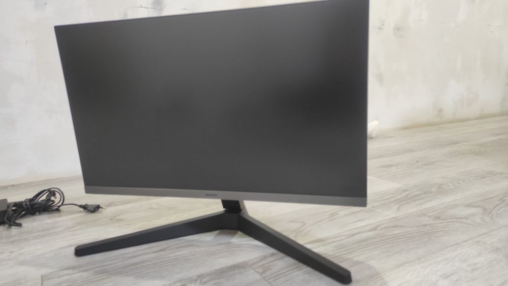 Майже новий монітор samsung  24" (2024р)