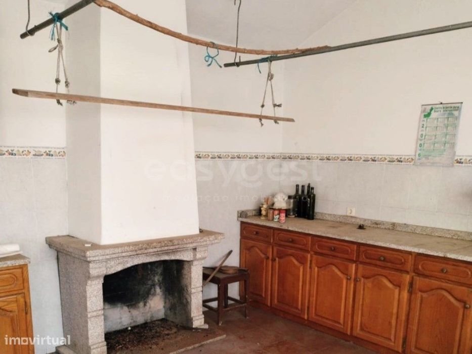 Moradia duplex espaçosa com 5 quartos e varanda - Lagoaça