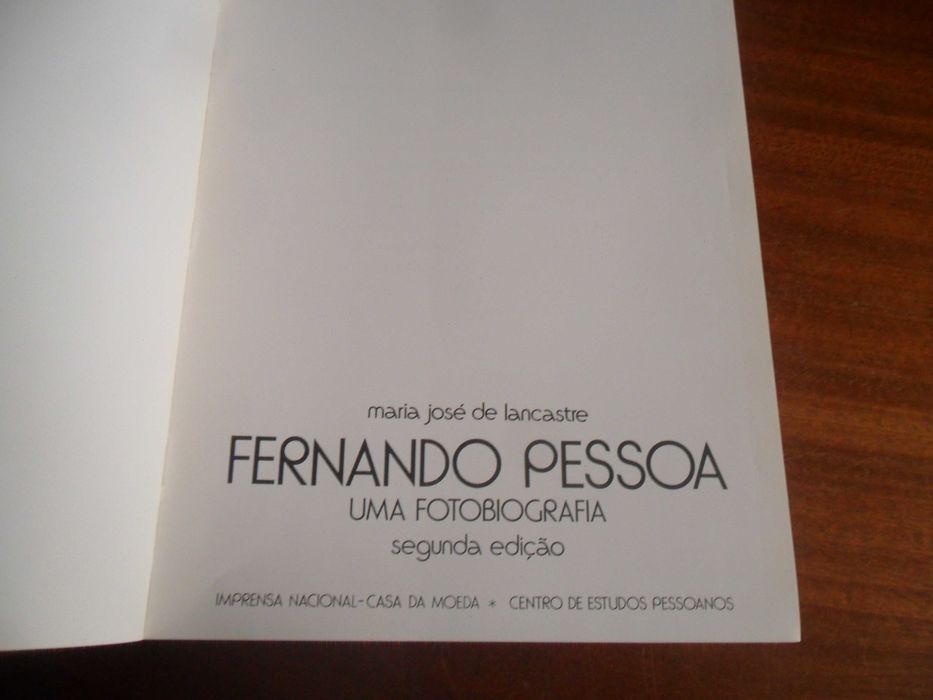 "FERNANDO PESSOA" - Uma Fotobiografia de Maria José de Lancastre - 2ª Edição de1981