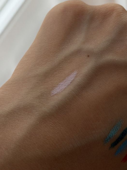 Тіні Atelier, підводка Inglot, румяна Paese, олівець для каялу світлий, олівці для очей, губ, водостійка туш