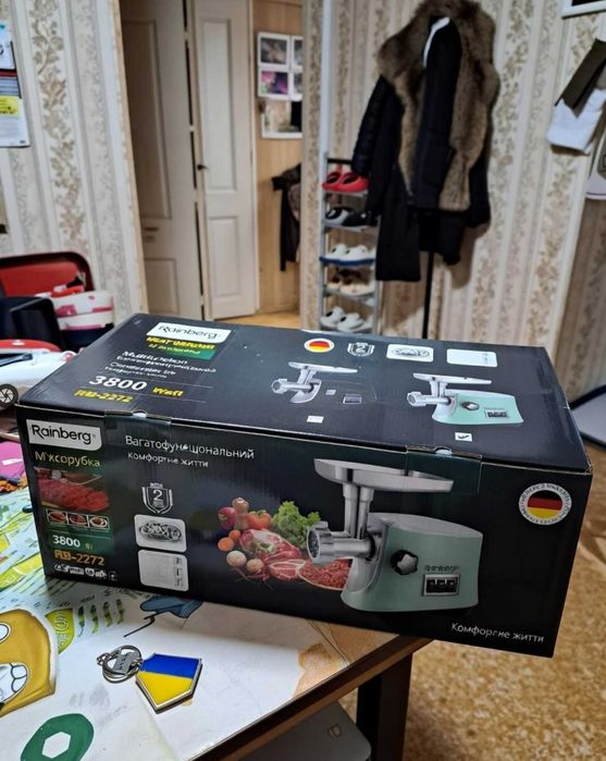 Електрична м’ясорубка з насадками та реверсом 3800вт