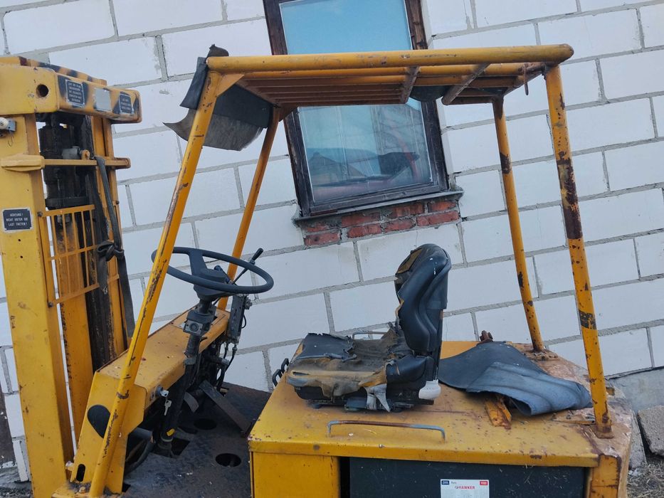 Wózek Widlowy z Ladowarka GPW