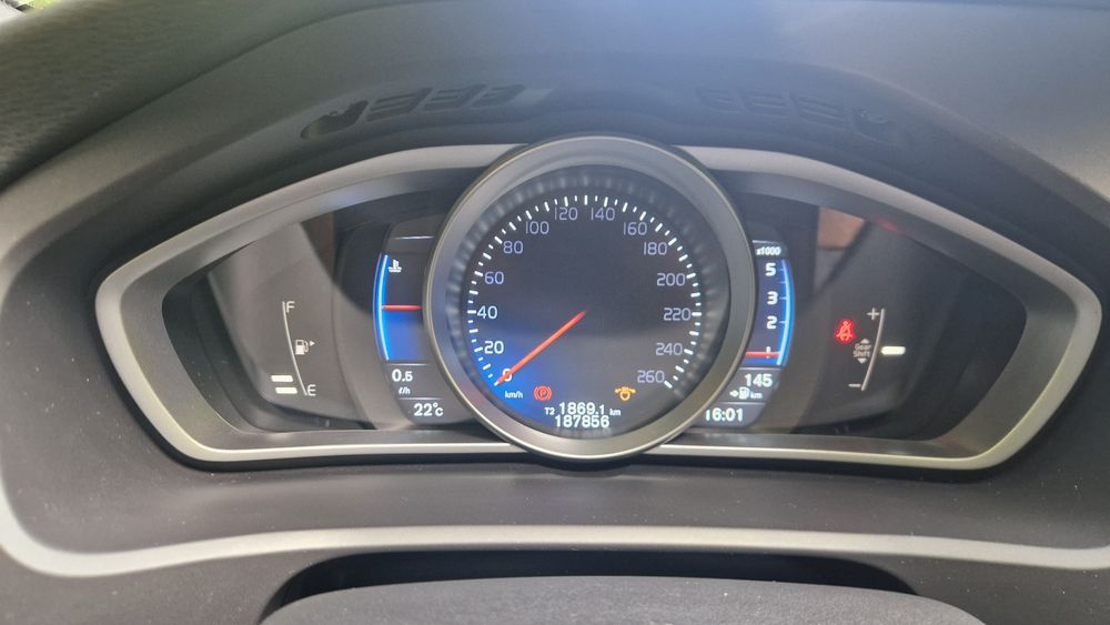 Volvo V40 D2 R-Design 2.0 2015